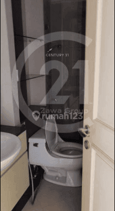 Dijual Apartemen Taman Anggrek Lantai Sedang Furnished 2