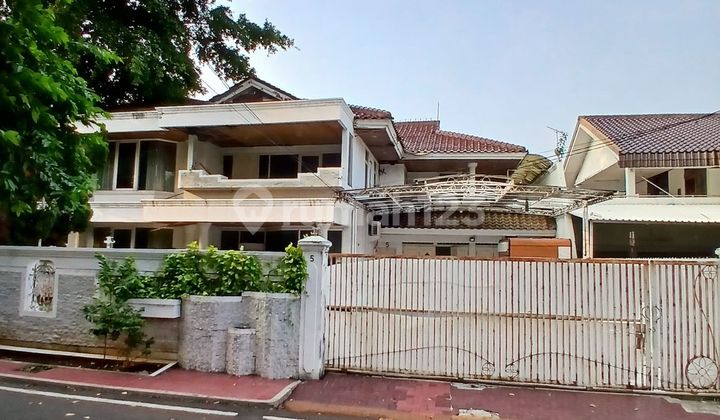 Dijual Rumah Tua Cempaka Putih Tengah 2 Lantai ada Kolam renang Dijual Rumah Tua Cempaka Putih Tengah 2 Lantai ada Kolam renang