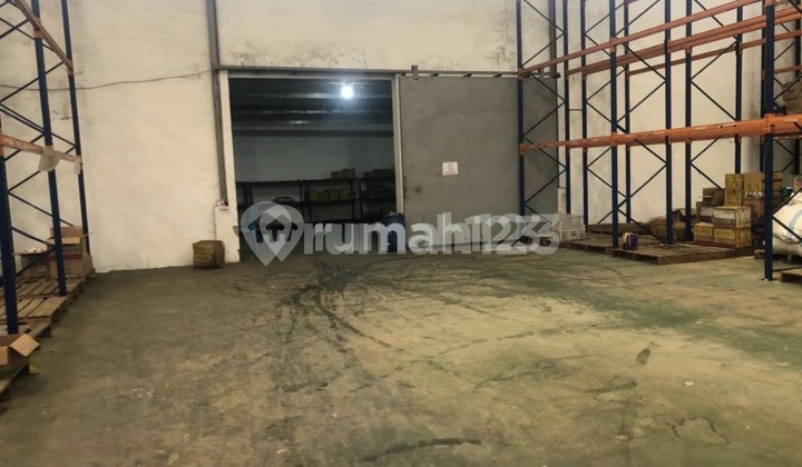 Warehouse for Rent in Bintaro, Cheap Price, Near Highway and KRL Station