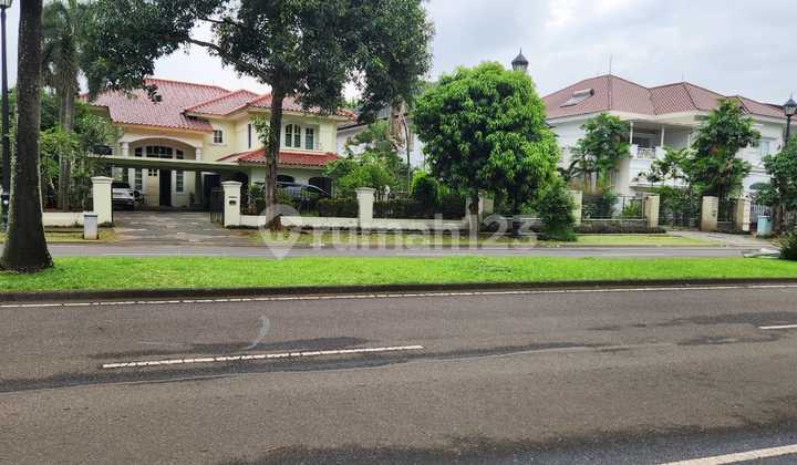 Lippo Karawaci Big House. Has a Swimming Pool. Negotiable Until Deal. 2