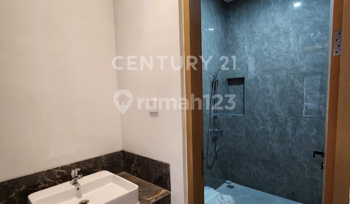Rumah Mewah 3 Lantai Di Setra Duta Bandung  1