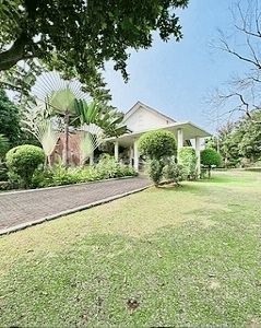 Rumah 2 Lt Halaman Luas & Strategis Dekat Mrt Lebak Bulus, Jaksel