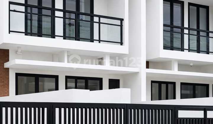 Z144 Affordable Ready-to-Occupy Strategic House Salemba Central Jakarta