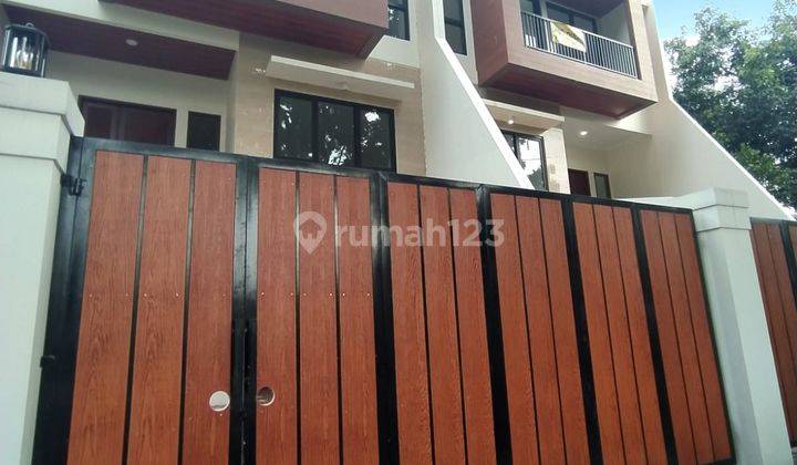 Rumah Baru Kolam Renang+rooftop di Ragunan Jagakarsa Jakarta Selatan 1