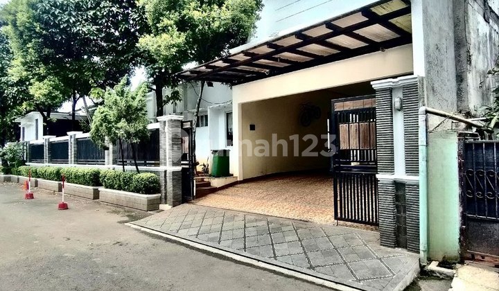 DD233 Rumah Mewah Hoek 876 m2 Tebet Jakarta Selatan