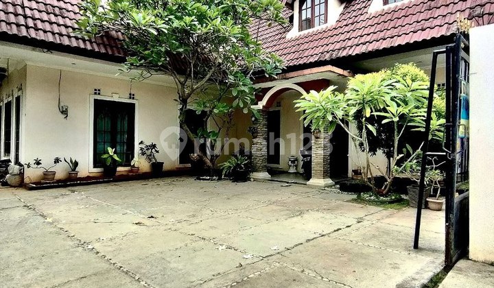 DD324 Rumah Hoek 305 m2 Murah Dekat Galaxy di Jatiasih Bekasi