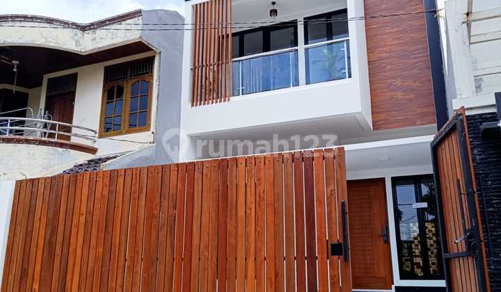 Y360 Terbaru Rumah Modern Akses 2 Mobil di Pondok Kelapa Jakarta Timur