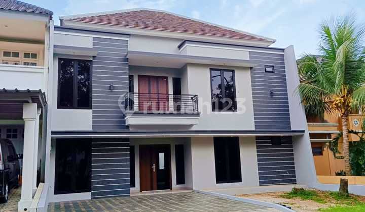 Y370B Luxury Home in Front of Park 300 m2 Cibubur Tourist City 2