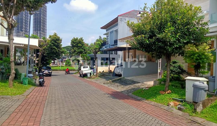 Ready to Occupy Furnished House South Emerald Mansion Citraland West Surabaya 2