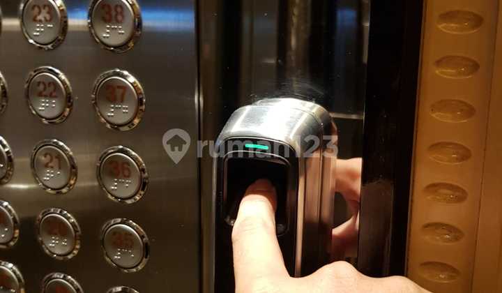 VOILA Apartment 18th Floor 2 Bedrooms Surabaya private elevator, connected to Ciputra World Mall 2