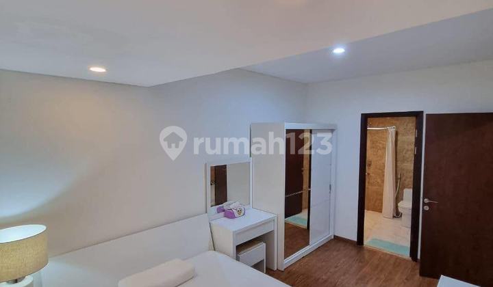 GRAND SUNGKONO LAGOON Apartment, 16th Floor, Surabaya 2