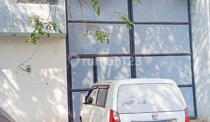 Dijual Gudang Safe and Lock, lingkar timur Sidoarjo. Letak gudang di bagian depan kompleks, bukan yg masuk² ke dalam Dijual Gudang Safe and Lock, lingkar timur Sidoarjo. Letak gudang di bagian depan kompleks, bukan yg masuk² ke dalam