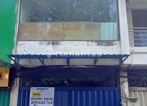 RENTAL WETAN LARGE MARKET SHOPHOUSE commercial shophouse, Central Surabaya 2.5 floors Area