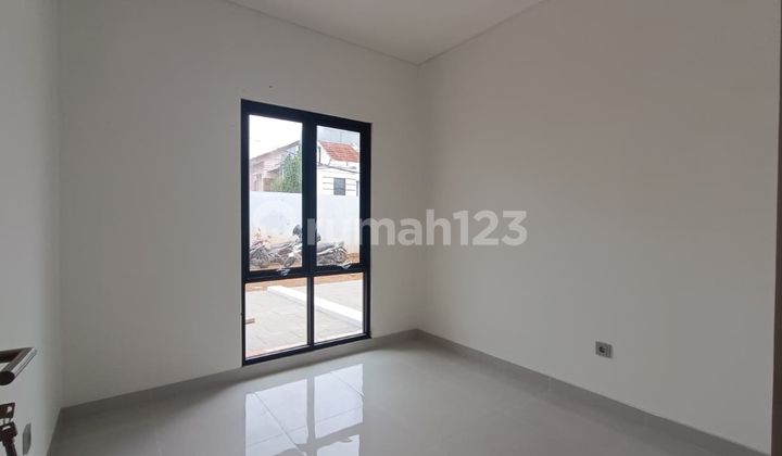 Rumah 2 Lantai Jatibening Siap Huni, 10 Menit ke Tol & LRT 2