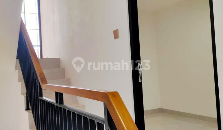 Rumah Baru 3 Lantai SHM di Curug Pondok Kelapa Jakarta Timur 2