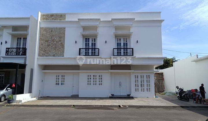 Rumah Mewah 2,5 Lantai Bata Merah di Pondok Bambu Jakarta Timur 2