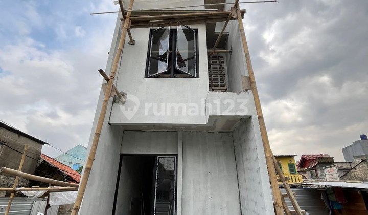 Rumah 2 Lantai SHM Jagakarsa - Dekat Stasiun, Harga 300 Jutaan