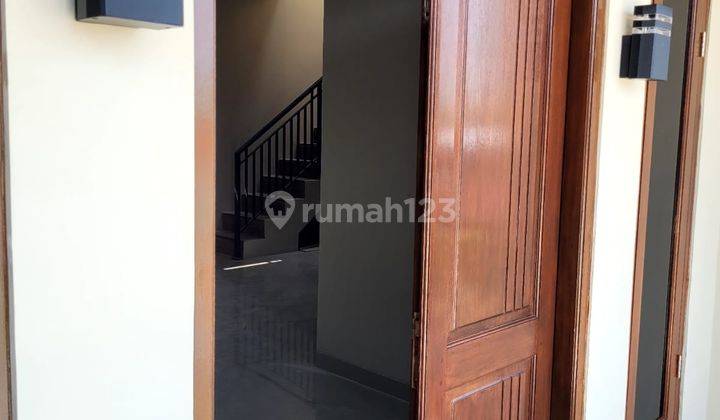 Rumah 2,5 Lantai Siap Huni Lokasi Di Kavling Bni Ratna Jatibening 2