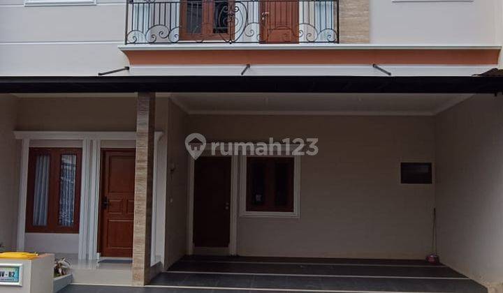 Free All In Rumah 2 Lt Plus Rooftop di Ciracas Dekat Stasiun Lrt 1