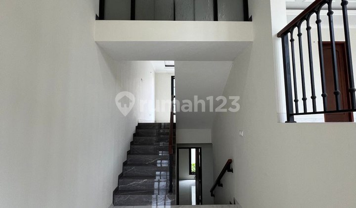 Rumah 3 Lantai Jagakarsa Jakarta Selatan, 5 Menit ke Tol Andara 2