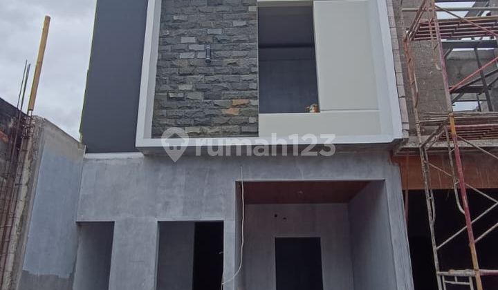 Rumah 2 Lantai Siap Huni, Strategis di Lubang Buaya Jakarta Timur