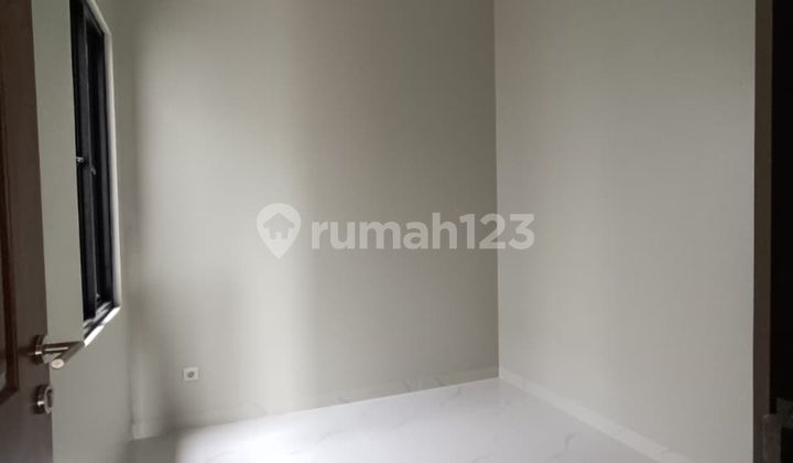 Rumah 2 Lantai Siap Huni di Cipayung, 5 Menit ke Tol Bambu Apus 2