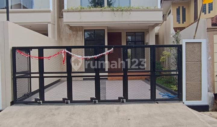 Rumah Mewah Bata Merah di Perumahan Jatibening Dekat LRT & TOL Rumah Mewah Bata Merah di Perumahan Jatibening Dekat LRT & TOL