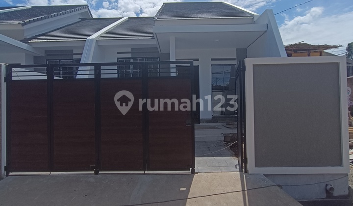 New House for Sale 800 Million, Near LRT Cikunir 1 Station