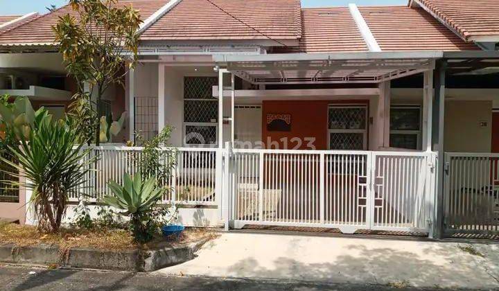 tampak depan rumah cantik minimalis di cluster