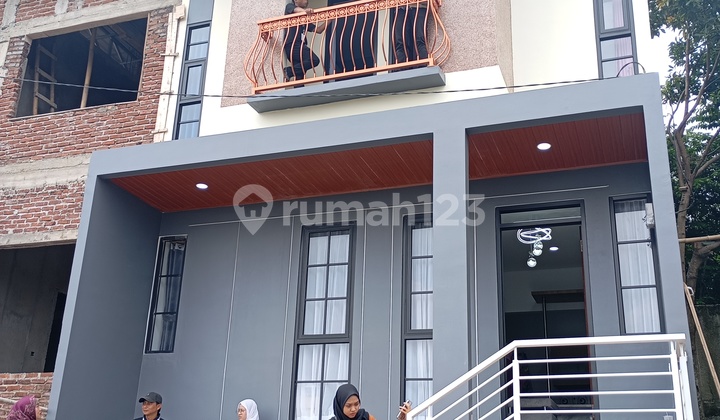 Modern 2-Story New Home 2