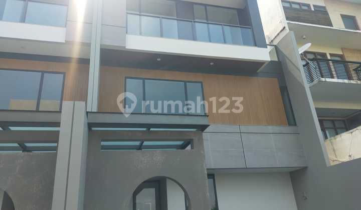 Exlusive Rumah Baru 2lt Di Kawasan Elite Setraduta Dekat Kampus  2