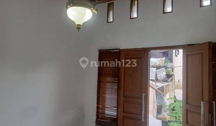 ruang keluarga rumah asri siap huni di