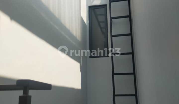 Rumah Lux Exlusive Di Komplek Setraduta Dekat Kampus Maranata 2