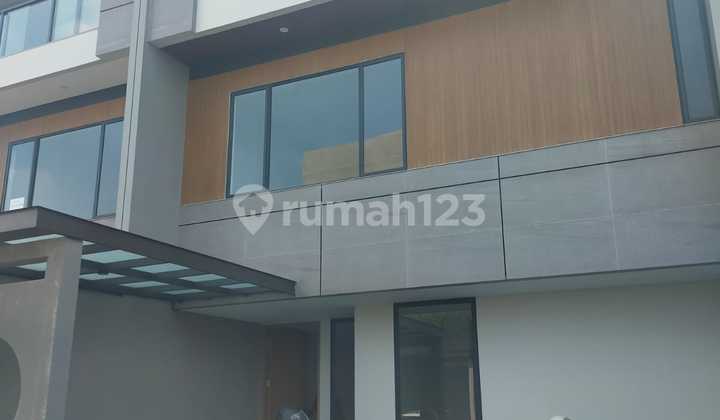 Exlusive Rumah Baru 2lt Di Kawasan Elite Setraduta Dekat Kampus 