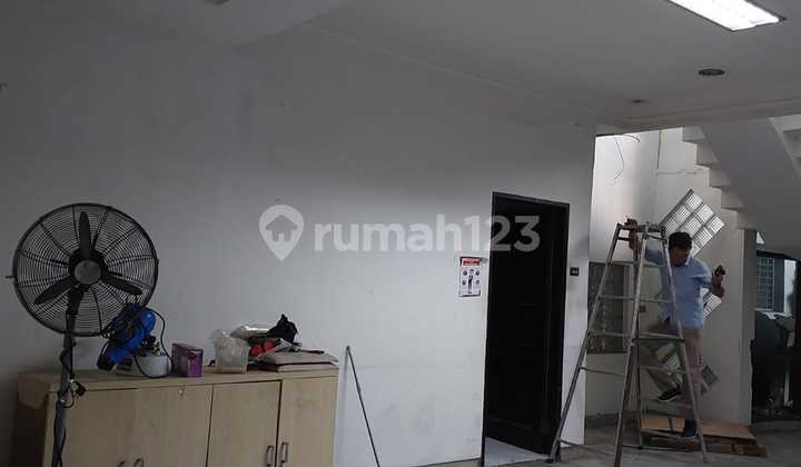 Disewakan Rumah Luas di Daerah Muara Karang Disewakan Rumah Luas di Daerah Muara Karang