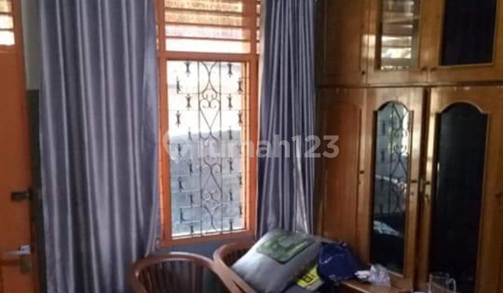 Rumah Dengan Dapur Besar 3 Lantai Di Komp. Pertamina Jatiwaringin 2