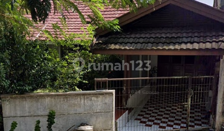Single-Story House with a Large Land Plot in Bumi Menteng Asri Housing Estate. 2