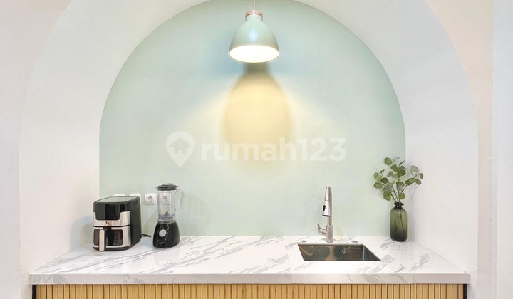 4-Floor Boarding House in Hayam Wuruk, Strategically Located Right in Front of the MRT Station 2