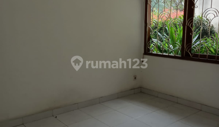 Rumah Singgasana Pradana 4