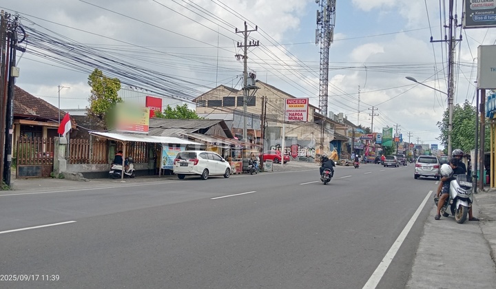 Land on Kaliurang Street in Yogyakarta Land on Kaliurang Street in Yogyakarta