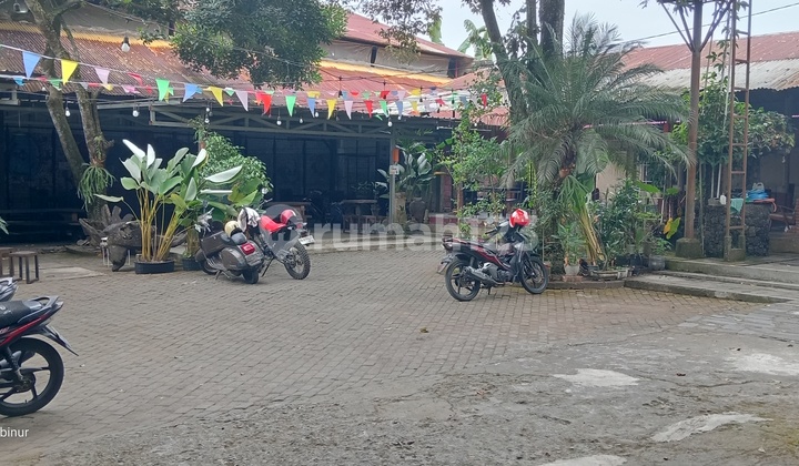 Cafe Dan Lapangan Basket 