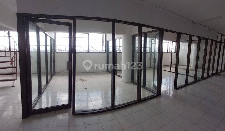 Ruang Usaha 4 lantai + basement Strategis Dekat Malioboro Yogyakarta  2