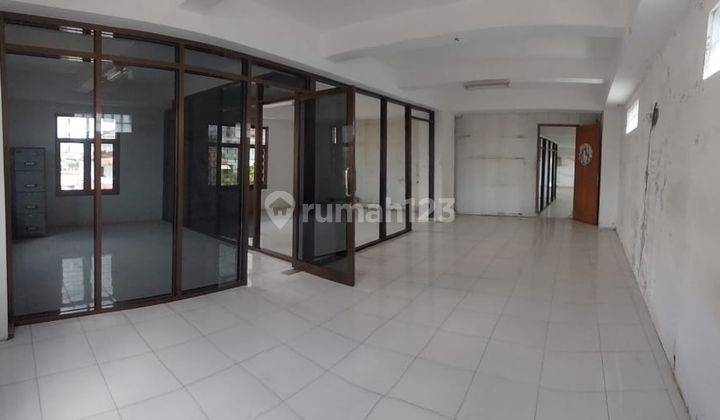 Ruang Usaha 4 lantai + basement Strategis Dekat Malioboro Yogyakarta  1