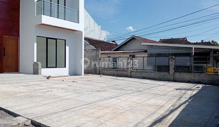 Gedung Kantor Parkir Luas 2