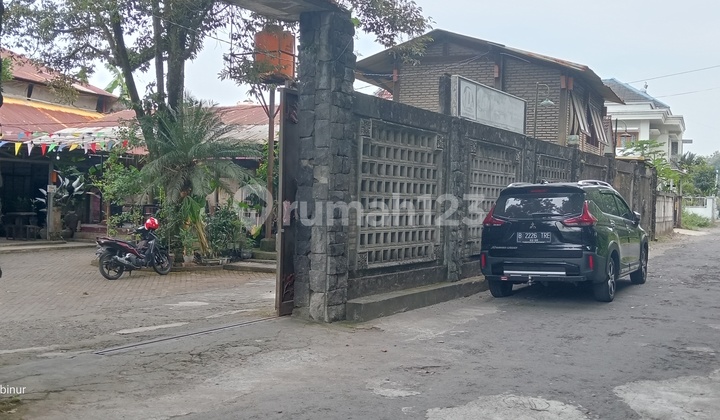 Cafe Dan Lapangan Basket 