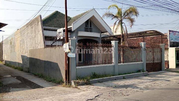 Rumah Siap Pakai Cocok Buat Kantor dan Rumah Tinggal di Yogyakarta  2