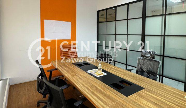 Disewakan Office Soho Capital Semi Furnished Lantai Tinggi 1