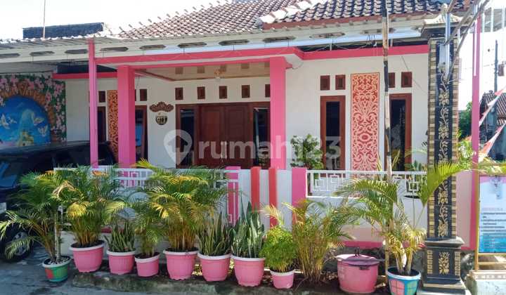 Hook House in the Boja Kendal Housing Complex 1