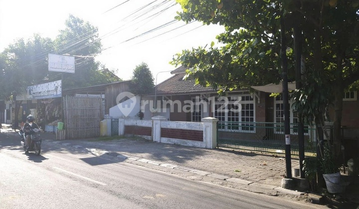 Strategic House for Business on Kedungmundu Street, Tembalang, Semarang 2