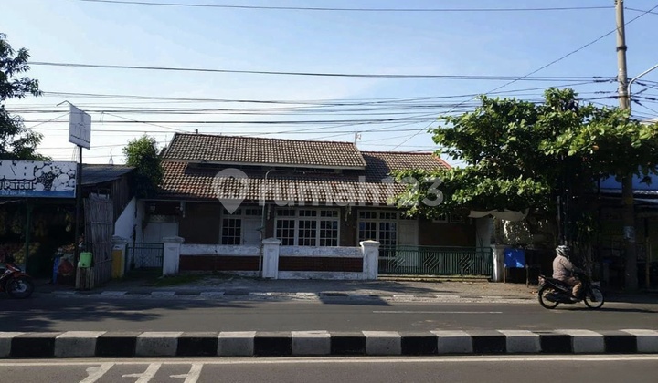Strategic House for Business on Kedungmundu Street, Tembalang, Semarang 1